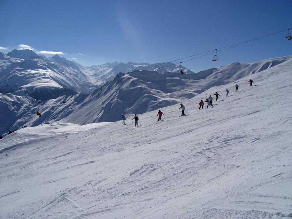 Hotel Pez Ault Disentis Esterno foto